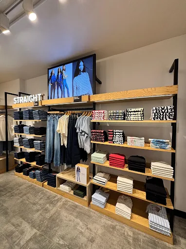Levi's Nehru Road gallery